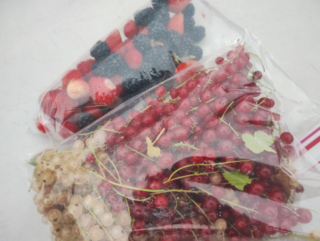 Strawberries, blackberries, white currants, red currants from the allotment